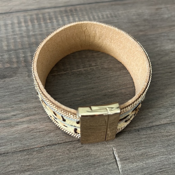 Leopard gold and tan bracelet excellent condition - Picture 2 of 2